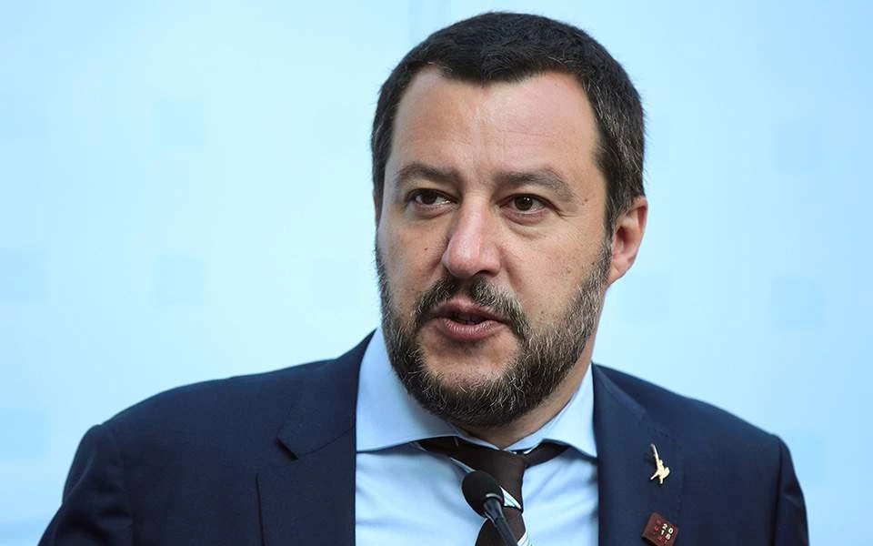 Σαλβίνι για Γιούνκερ: Ο προϋπολογισμός εγκρίθηκε – Ας δεχθεί την πραγματικότητα και ας πιει έναν καφέ
